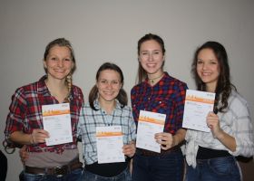 Verleihung der Urkunden an Katja Mager, Katrin Heidan, Susan Bahrig und Beatrice Moschke